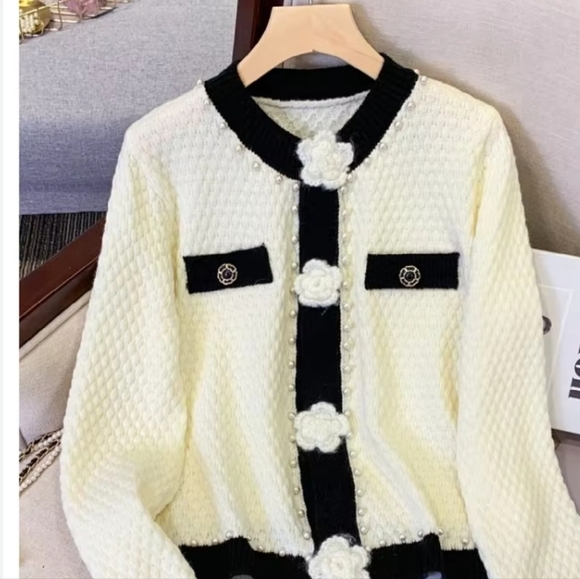 Elegant White & Black Pearl Beaded Sz M Cardigan w Crochet Floral Button Accents - Picture 1 of 12